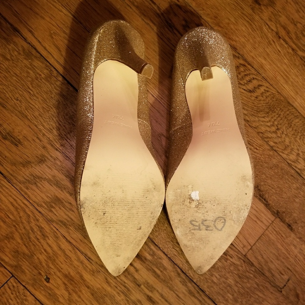 Nine west gold pump. - Picture 4 of 4